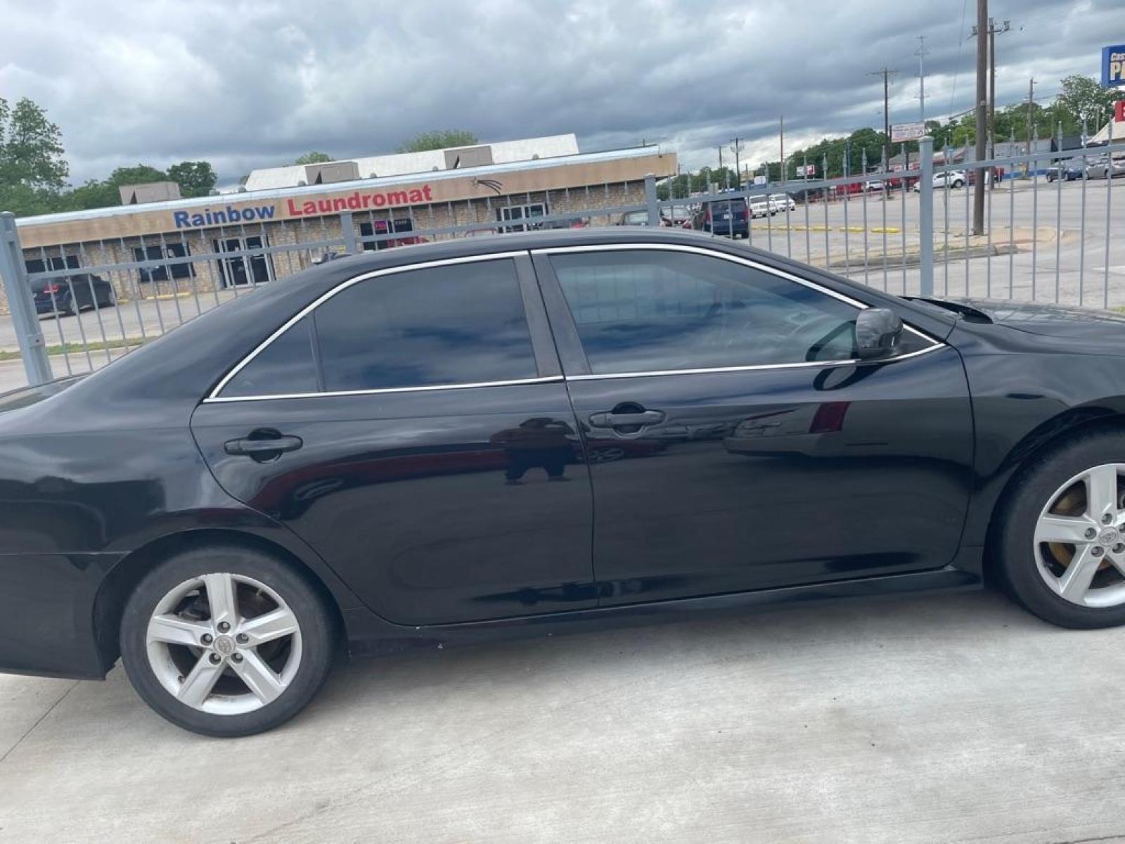 2012 BLACK TOYOTA CAMRY BASE (4T1BF1FK1CU) with an 2.5L engine, Automatic transmission, located at 4415 NE 28th St., Haltom City, TX, 76117, (817) 222-9334, 0.000000, 0.000000 - Photo #0