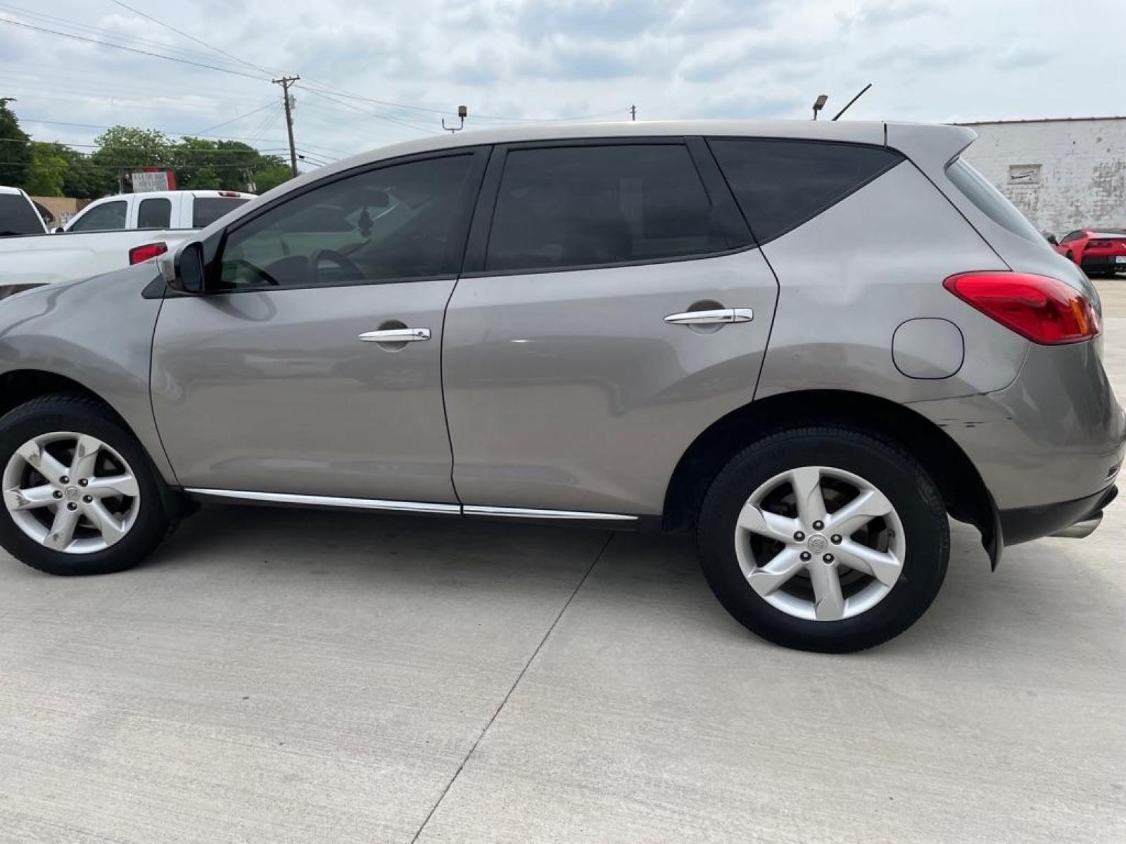 2009 GRAY NISSAN MURANO S (JN8AZ18U99W) with an 3.5L engine, Continuously Variable transmission, located at 4415 NE 28th St., Haltom City, TX, 76117, (817) 222-9334, 0.000000, 0.000000 - Photo #0