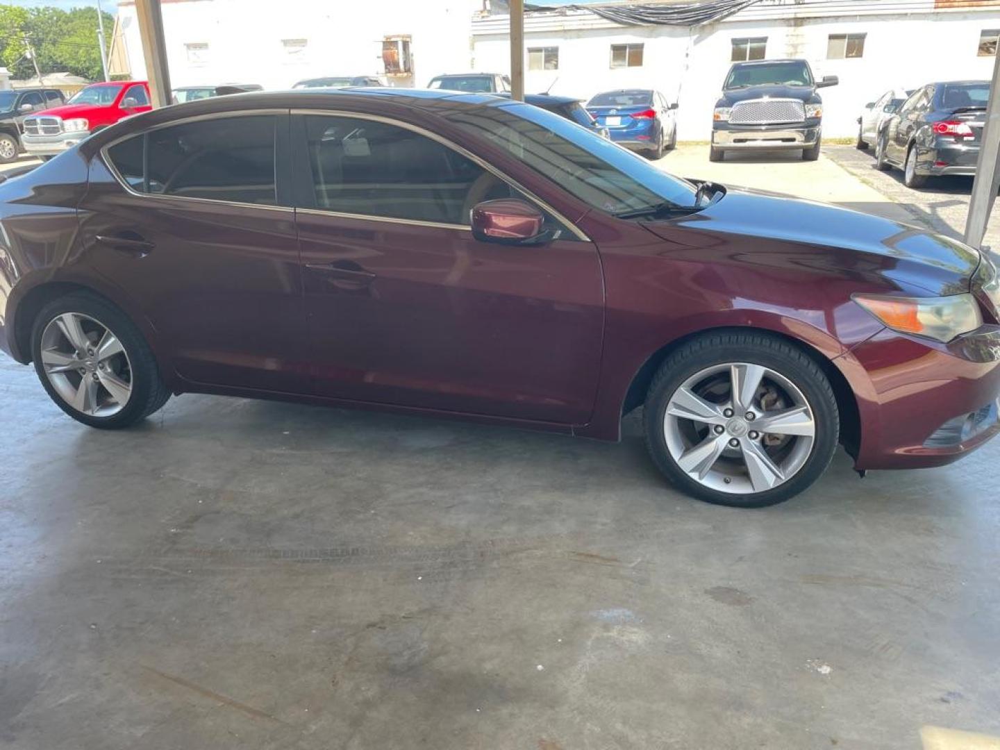 2014 MAROON ACURA ILX 20 TECH (19VDE1F77EE) with an 2.0L engine, Automatic transmission, located at 4415 NE 28th St., Haltom City, TX, 76117, (817) 222-9334, 0.000000, 0.000000 - Photo#2