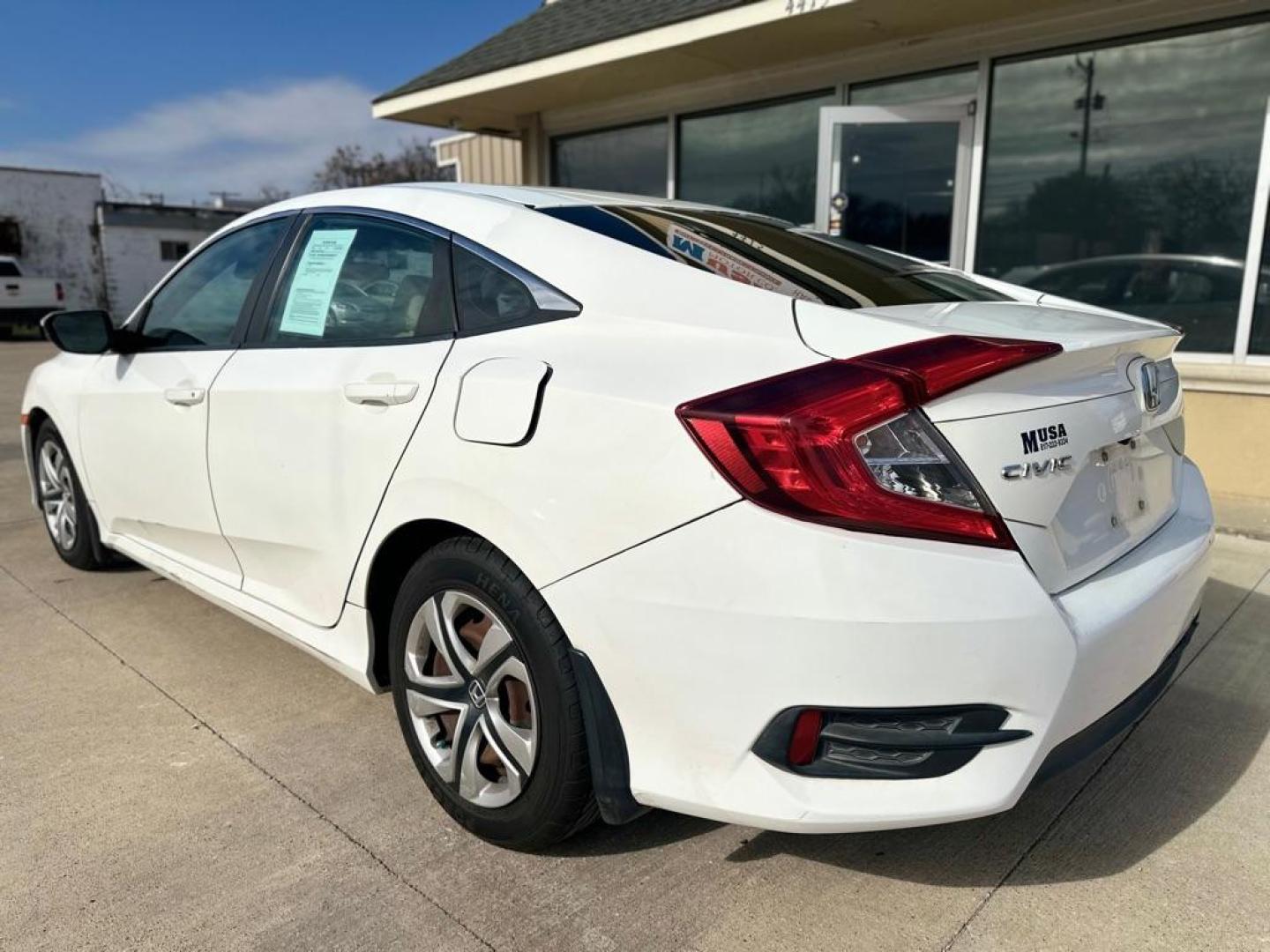 2017 WHITE HONDA CIVIC LX (19XFC2F52HE) with an 2.0L engine, Continuously Variable transmission, located at 4415 NE 28th St., Haltom City, TX, 76117, (817) 222-9334, 0.000000, 0.000000 - Photo#0