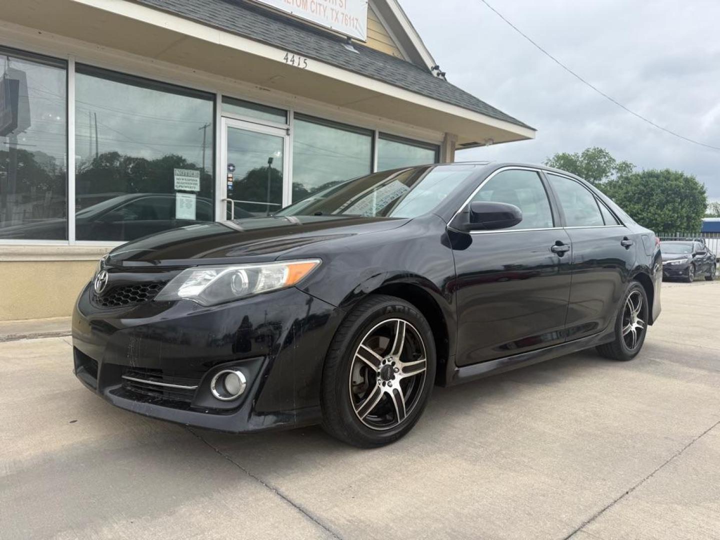 2012 BLACK TOYOTA CAMRY BASE (4T1BF1FKXCU) with an 2.5L engine, Automatic transmission, located at 4415 NE 28th St., Haltom City, TX, 76117, (817) 222-9334, 0.000000, 0.000000 - Photo#0
