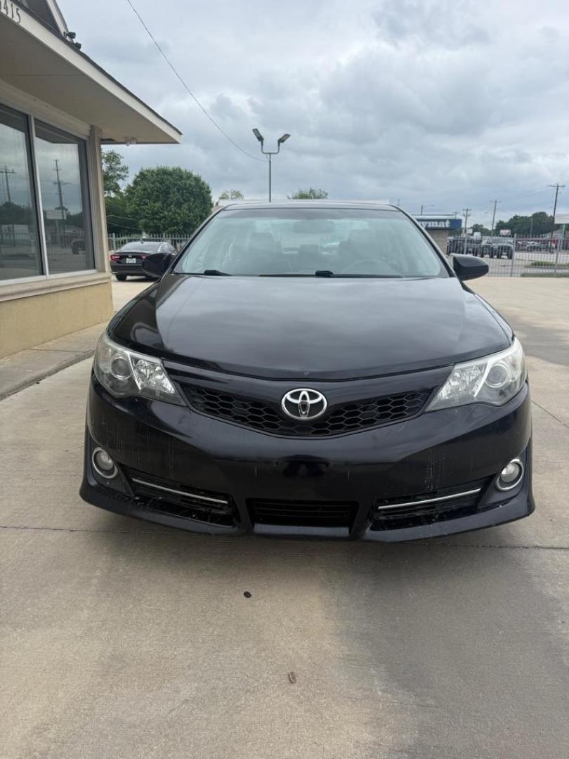 2012 BLACK TOYOTA CAMRY BASE (4T1BF1FKXCU) with an 2.5L engine, Automatic transmission, located at 4415 NE 28th St., Haltom City, TX, 76117, (817) 222-9334, 0.000000, 0.000000 - Photo#1