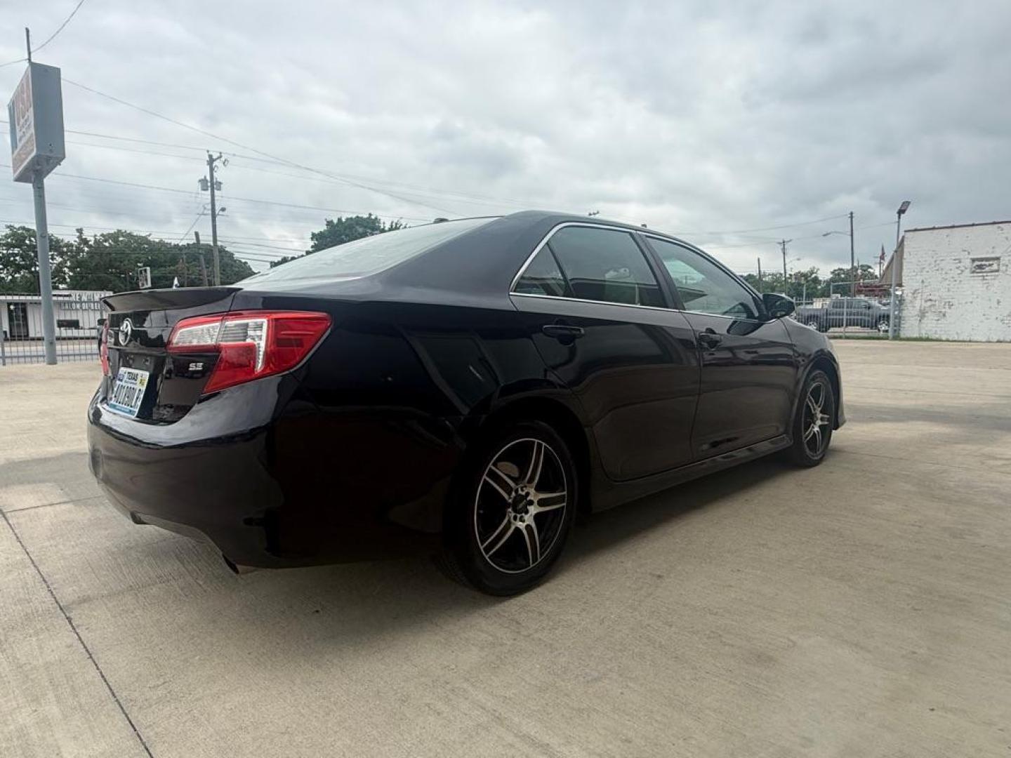 2012 BLACK TOYOTA CAMRY BASE (4T1BF1FKXCU) with an 2.5L engine, Automatic transmission, located at 4415 NE 28th St., Haltom City, TX, 76117, (817) 222-9334, 0.000000, 0.000000 - Photo#3