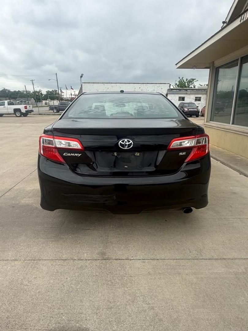 2012 BLACK TOYOTA CAMRY BASE (4T1BF1FKXCU) with an 2.5L engine, Automatic transmission, located at 4415 NE 28th St., Haltom City, TX, 76117, (817) 222-9334, 0.000000, 0.000000 - Photo#4