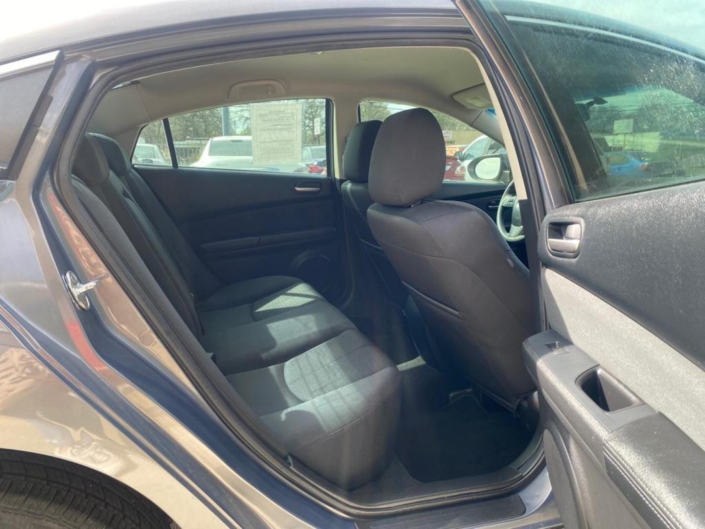 2011 GRAY MAZDA 6 I (1YVHZ8BH6B5) with an 2.5L engine, Automatic transmission, located at 4415 NE 28th St., Haltom City, TX, 76117, (817) 222-9334, 0.000000, 0.000000 - Photo#9