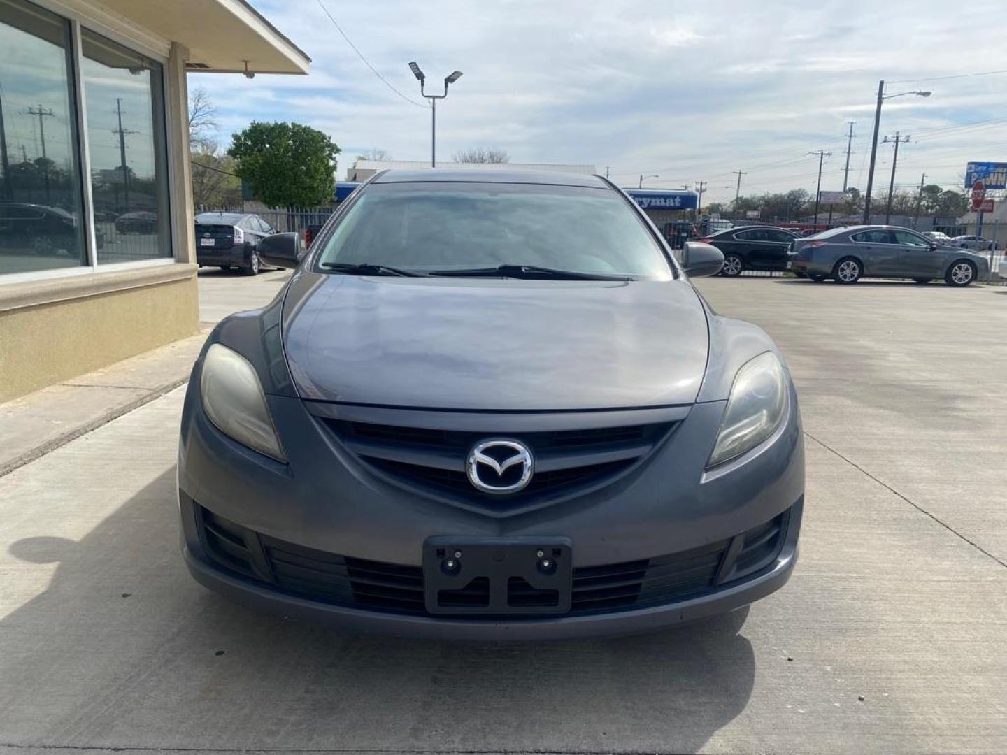2011 GRAY MAZDA 6 I (1YVHZ8BH6B5) with an 2.5L engine, Automatic transmission, located at 4415 NE 28th St., Haltom City, TX, 76117, (817) 222-9334, 0.000000, 0.000000 - Photo#1