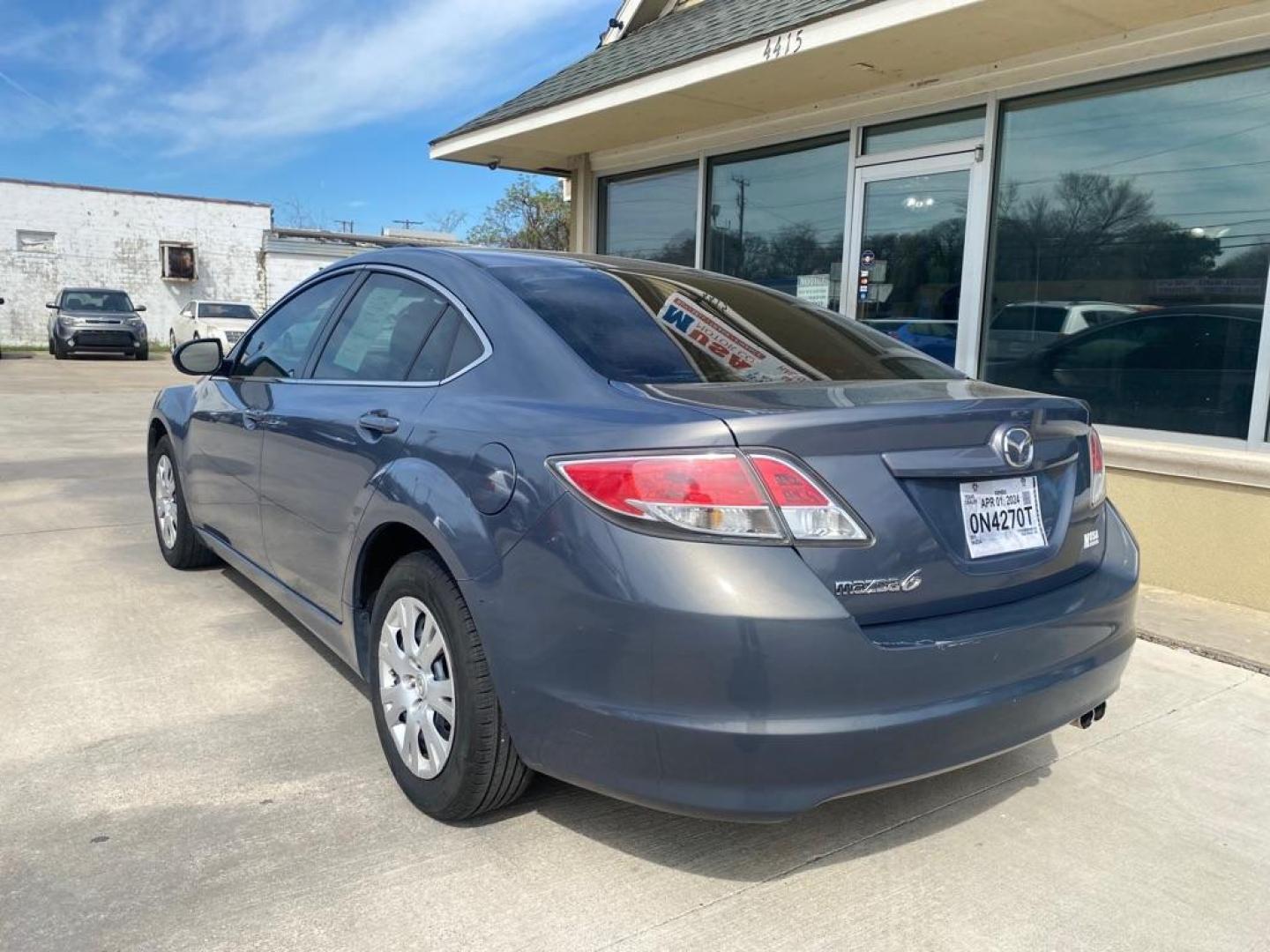 2011 GRAY MAZDA 6 I (1YVHZ8BH6B5) with an 2.5L engine, Automatic transmission, located at 4415 NE 28th St., Haltom City, TX, 76117, (817) 222-9334, 0.000000, 0.000000 - Photo#3