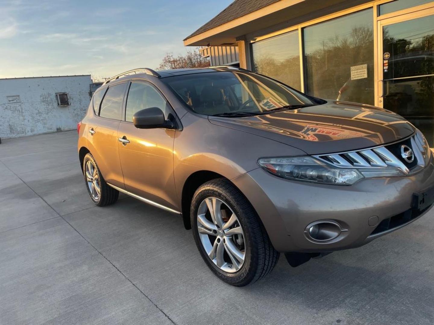 2009 GRAY NISSAN MURANO S (JN8AZ18WX9W) with an 3.5L engine, Continuously Variable transmission, located at 4415 NE 28th St., Haltom City, TX, 76117, (817) 222-9334, 0.000000, 0.000000 - Photo#1