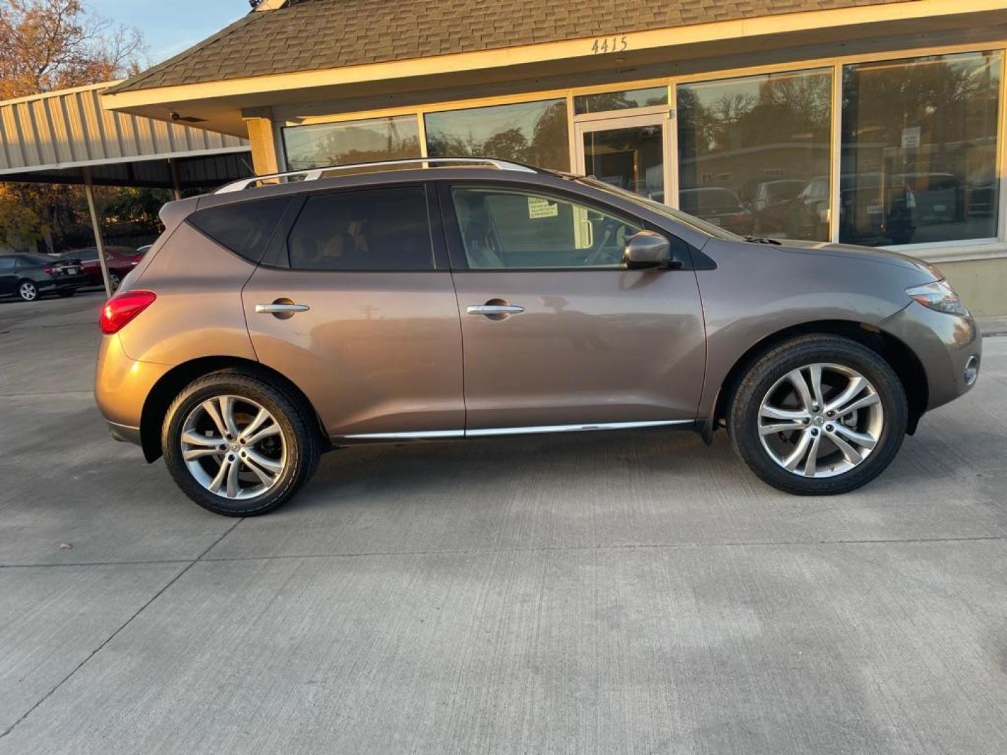 2009 GRAY NISSAN MURANO S (JN8AZ18WX9W) with an 3.5L engine, Continuously Variable transmission, located at 4415 NE 28th St., Haltom City, TX, 76117, (817) 222-9334, 0.000000, 0.000000 - Photo#2
