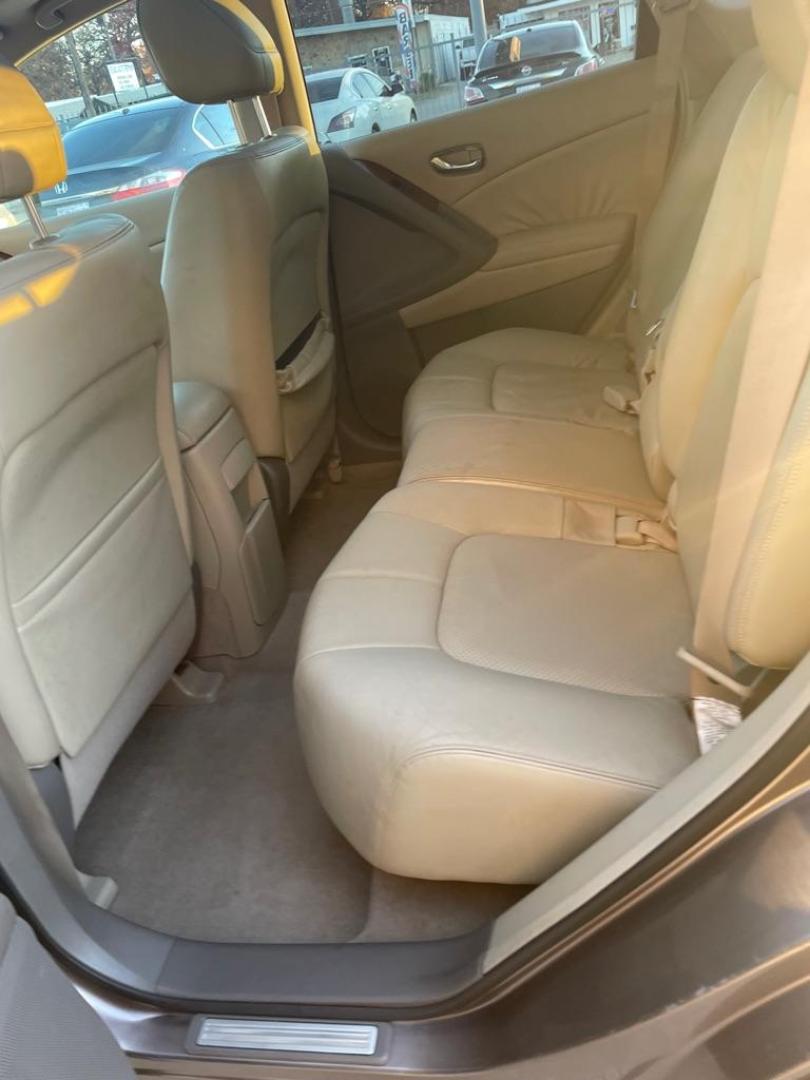 2009 GRAY NISSAN MURANO S (JN8AZ18WX9W) with an 3.5L engine, Continuously Variable transmission, located at 4415 NE 28th St., Haltom City, TX, 76117, (817) 222-9334, 0.000000, 0.000000 - Photo#6