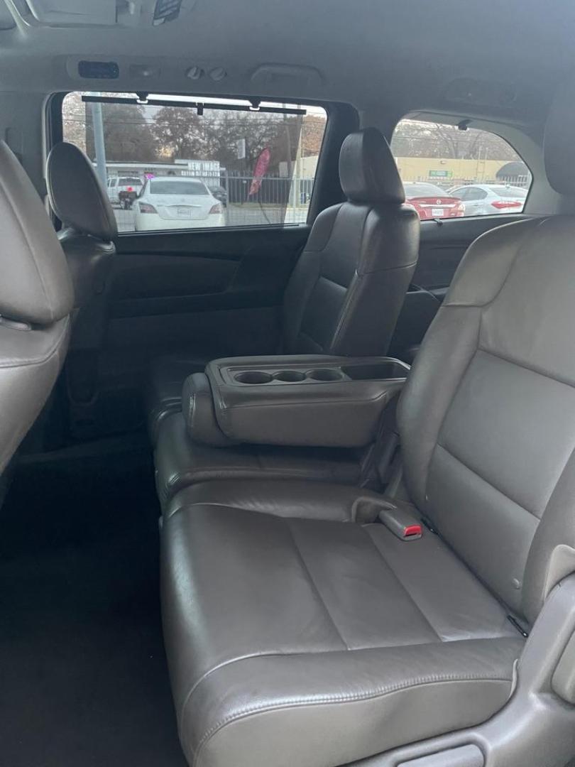 2012 GRAY HONDA ODYSSEY TOURING (5FNRL5H92CB) with an 3.5L engine, Automatic transmission, located at 4415 NE 28th St., Haltom City, TX, 76117, (817) 222-9334, 0.000000, 0.000000 - Photo#7