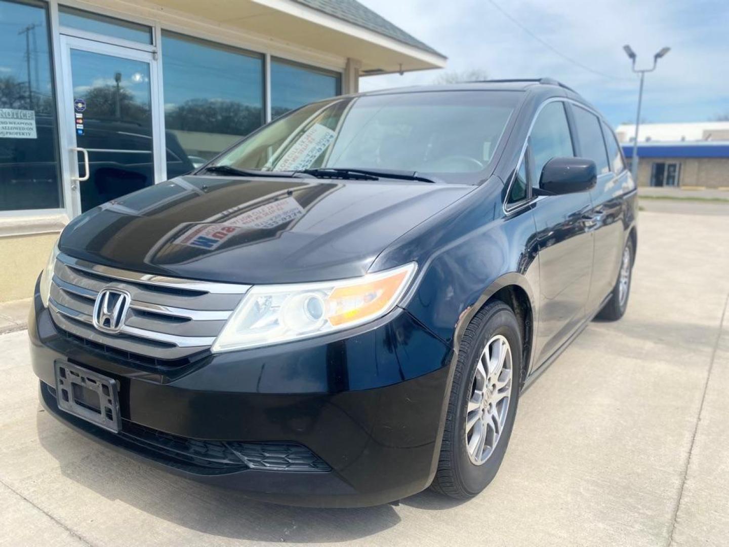 2011 BLACK HONDA ODYSSEY EXL (5FNRL5H62BB) with an 3.5L engine, Automatic transmission, located at 4415 NE 28th St., Haltom City, TX, 76117, (817) 222-9334, 0.000000, 0.000000 - Photo#0