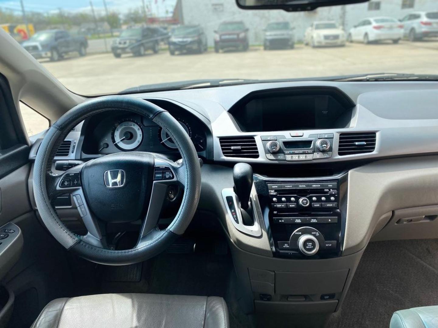 2011 BLACK HONDA ODYSSEY EXL (5FNRL5H62BB) with an 3.5L engine, Automatic transmission, located at 4415 NE 28th St., Haltom City, TX, 76117, (817) 222-9334, 0.000000, 0.000000 - Photo#7