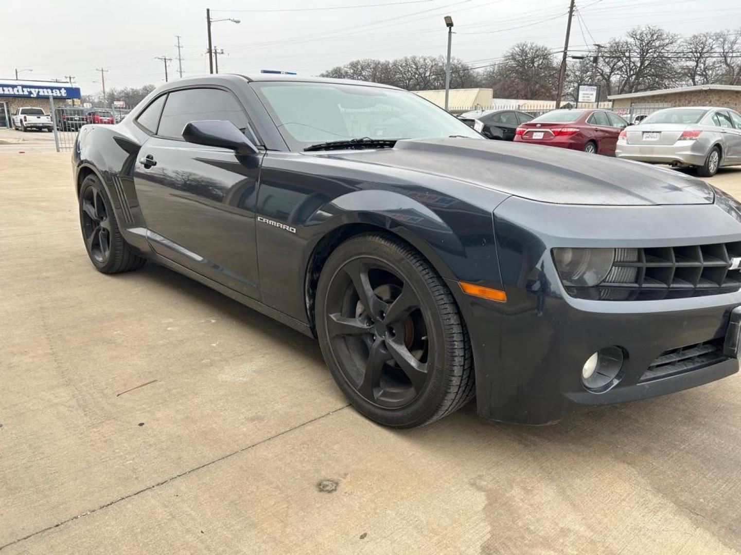2013 BLUE CHEVROLET CAMARO LT (2G1FB1E31D9) with an 3.6L engine, Automatic transmission, located at 4415 NE 28th St., Haltom City, TX, 76117, (817) 222-9334, 0.000000, 0.000000 - Photo#3