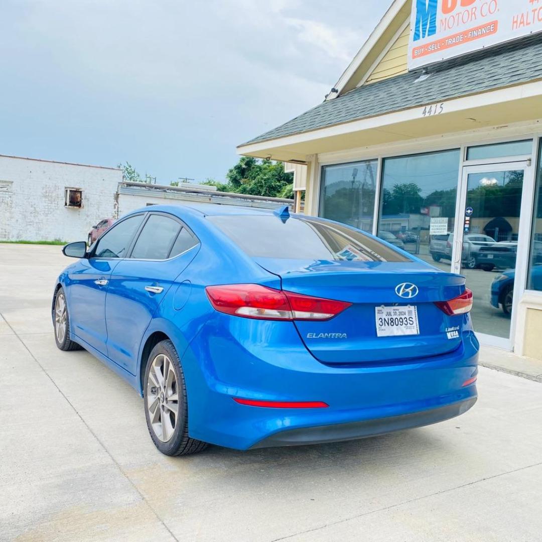 2017 BLUE HYUNDAI ELANTRA SE (5NPD84LF4HH) with an 2.0L engine, Automatic transmission, located at 4415 NE 28th St., Haltom City, TX, 76117, (817) 222-9334, 0.000000, 0.000000 - Photo#4