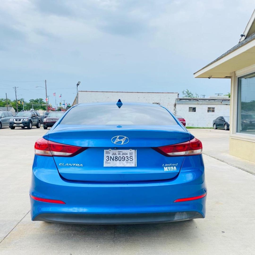 2017 BLUE HYUNDAI ELANTRA SE (5NPD84LF4HH) with an 2.0L engine, Automatic transmission, located at 4415 NE 28th St., Haltom City, TX, 76117, (817) 222-9334, 0.000000, 0.000000 - Photo#5
