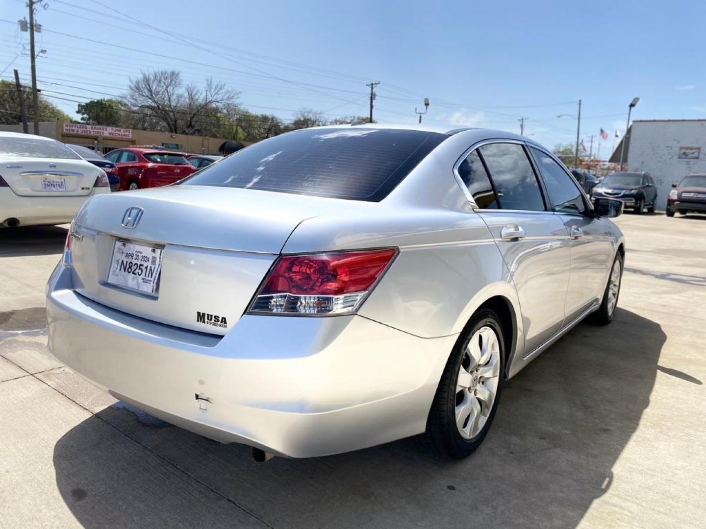2008 SILVER HONDA ACCORD EXL (JHMCP26838C) with an 2.4L engine, Automatic transmission, located at 4415 NE 28th St., Haltom City, TX, 76117, (817) 222-9334, 0.000000, 0.000000 - Photo#5