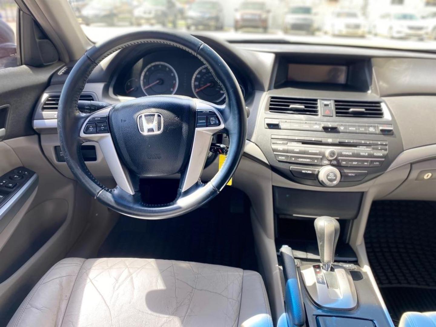 2008 SILVER HONDA ACCORD EXL (JHMCP26838C) with an 2.4L engine, Automatic transmission, located at 4415 NE 28th St., Haltom City, TX, 76117, (817) 222-9334, 0.000000, 0.000000 - Photo#8