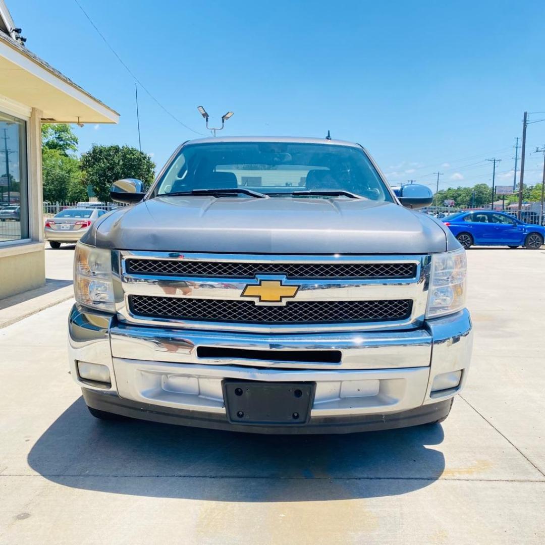 2013 GRAY CHEVROLET SILVERADO 1500 LT (3GCPCSE09DG) with an 5.3L engine, Automatic transmission, located at 4415 NE 28th St., Haltom City, TX, 76117, (817) 222-9334, 0.000000, 0.000000 - Photo#1