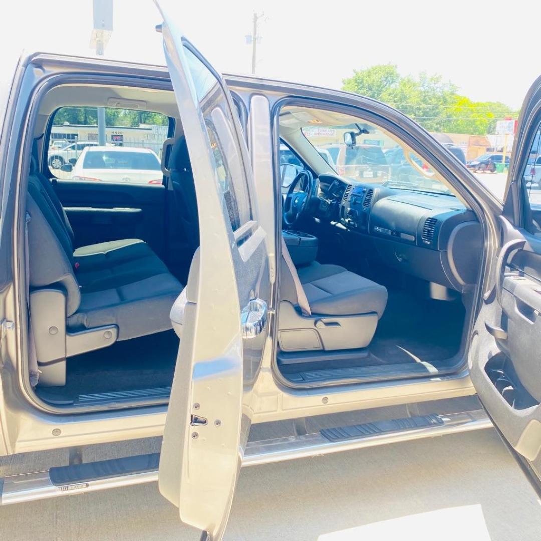 2013 GRAY CHEVROLET SILVERADO 1500 LT (3GCPCSE09DG) with an 5.3L engine, Automatic transmission, located at 4415 NE 28th St., Haltom City, TX, 76117, (817) 222-9334, 0.000000, 0.000000 - Photo#7