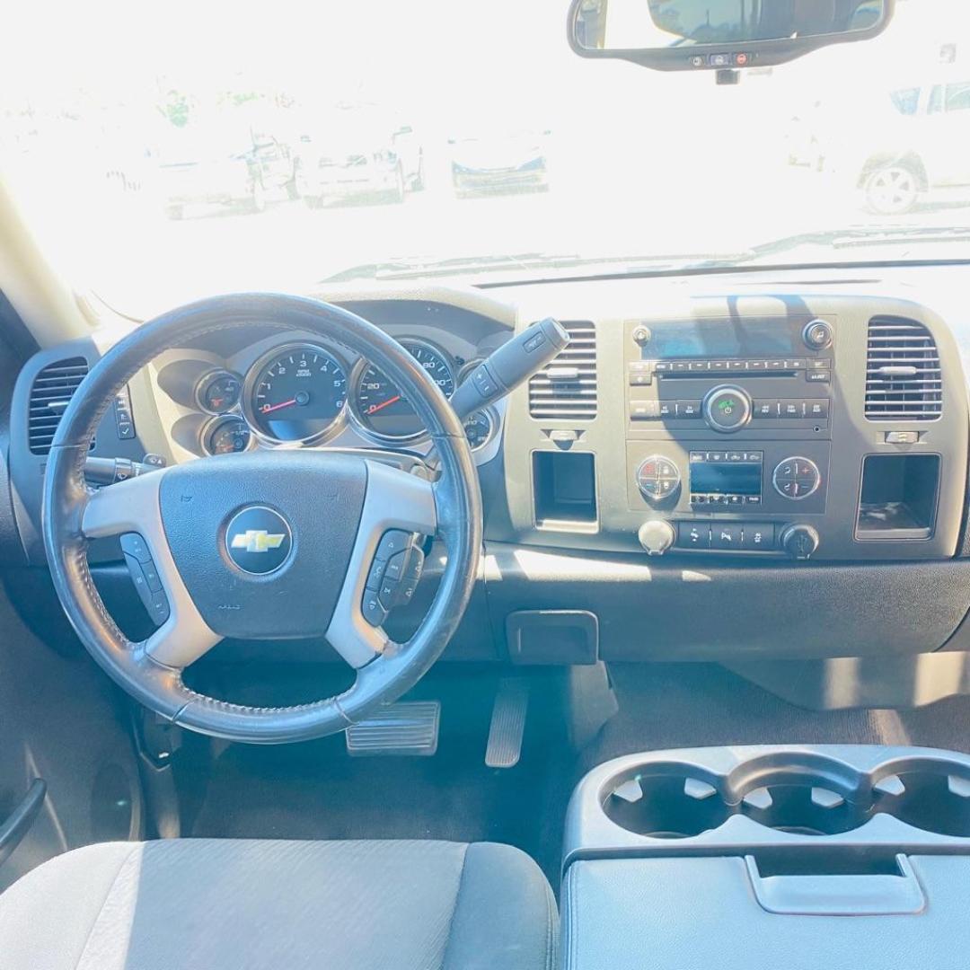 2013 GRAY CHEVROLET SILVERADO 1500 LT (3GCPCSE09DG) with an 5.3L engine, Automatic transmission, located at 4415 NE 28th St., Haltom City, TX, 76117, (817) 222-9334, 0.000000, 0.000000 - Photo#8