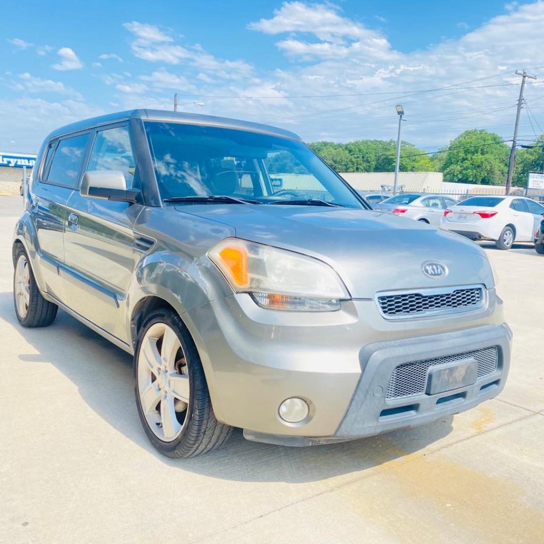 2010 GRAY KIA SOUL + (KNDJT2A27A7) with an 2.0L engine, Automatic transmission, located at 4415 NE 28th St., Haltom City, TX, 76117, (817) 222-9334, 0.000000, 0.000000 - Photo#6