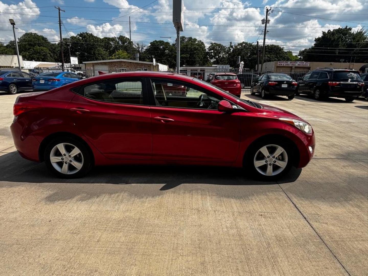 2013 RED HYUNDAI ELANTRA GLS (KMHDH4AE9DU) with an 1.8L engine, Automatic transmission, located at 4415 NE 28th St., Haltom City, TX, 76117, (817) 222-9334, 0.000000, 0.000000 - Photo#7