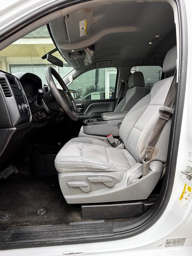 2018 WHITE CHEVROLET SILVERADO 1500 (1GCVKNEC0JZ) with an 5.3L engine, Automatic transmission, located at 4415 NE 28th St., Haltom City, TX, 76117, (817) 222-9334, 0.000000, 0.000000- Photo#7