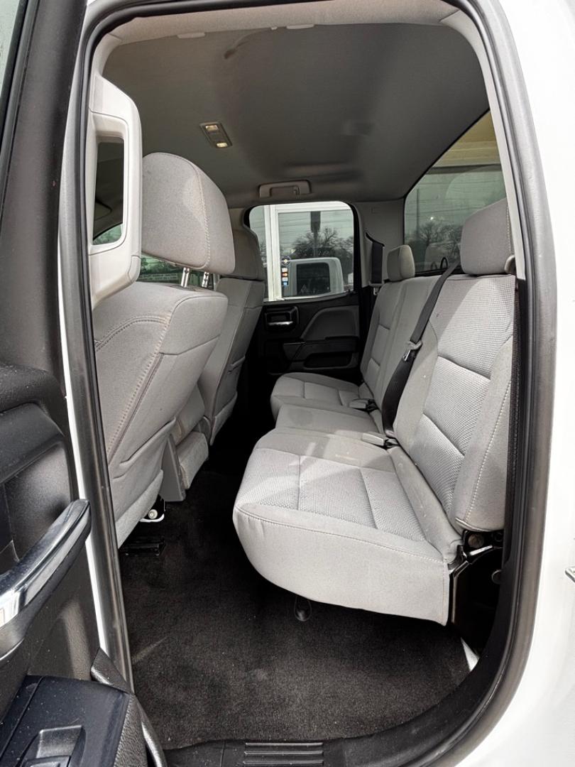 2018 WHITE CHEVROLET SILVERADO 1500 (1GCVKNEC0JZ) with an 5.3L engine, Automatic transmission, located at 4415 NE 28th St., Haltom City, TX, 76117, (817) 222-9334, 0.000000, 0.000000- Photo#8