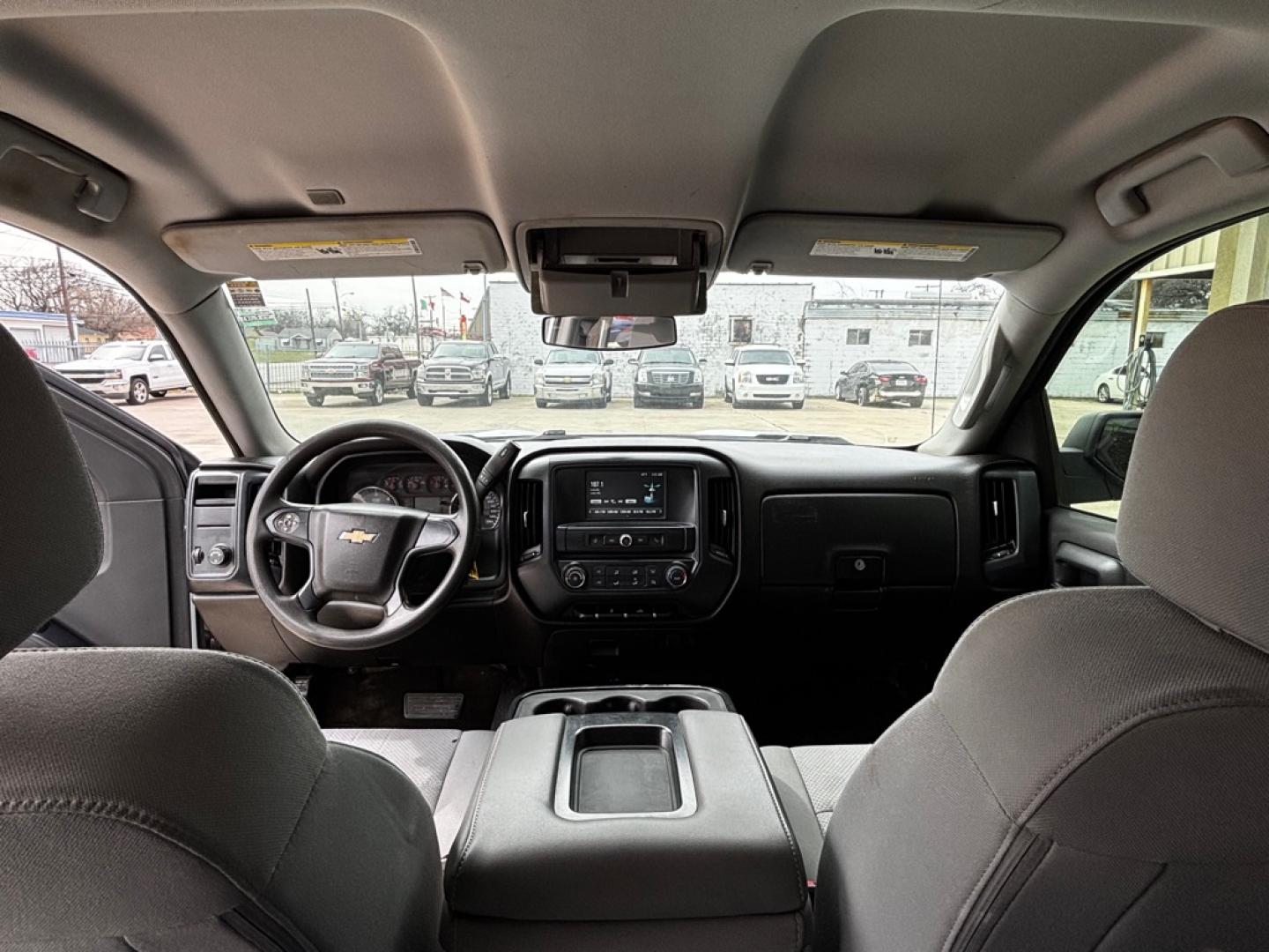 2018 WHITE CHEVROLET SILVERADO 1500 (1GCVKNEC0JZ) with an 5.3L engine, Automatic transmission, located at 4415 NE 28th St., Haltom City, TX, 76117, (817) 222-9334, 0.000000, 0.000000- Photo#9