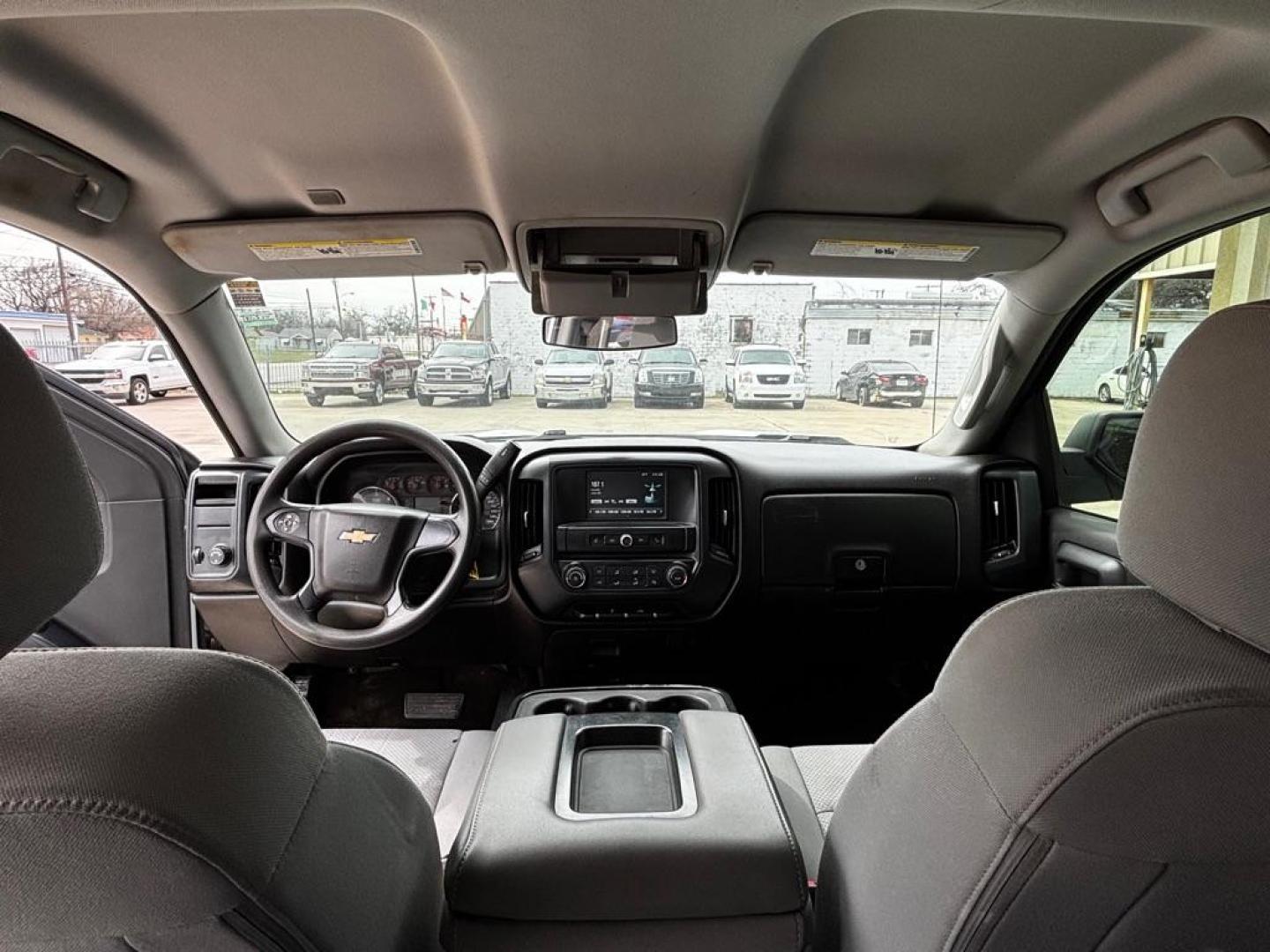 2018 WHITE CHEVROLET SILVERADO 1500 (1GCVKNEC0JZ) with an 5.3L engine, Automatic transmission, located at 4415 NE 28th St., Haltom City, TX, 76117, (817) 222-9334, 0.000000, 0.000000 - Photo#9