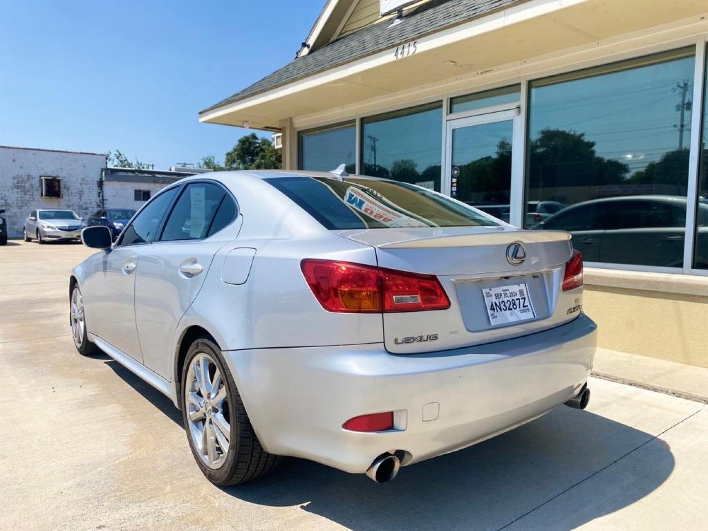 2008 SILVER LEXUS IS 350 (JTHBE262685) with an 3.5L engine, Automatic transmission, located at 4415 NE 28th St., Haltom City, TX, 76117, (817) 222-9334, 0.000000, 0.000000 - Photo#4