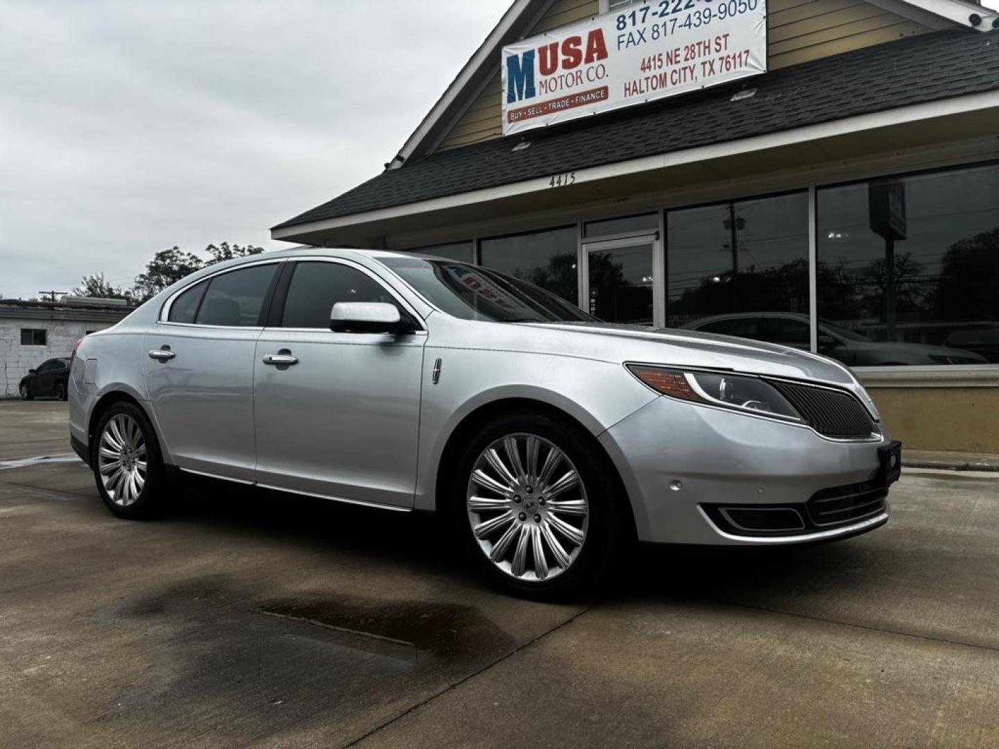 2013 SILVER LINCOLN MKS (1LNHL9DK0DG) with an 3.7L engine, Automatic transmission, located at 4415 NE 28th St., Haltom City, TX, 76117, (817) 222-9334, 0.000000, 0.000000 - Photo#1