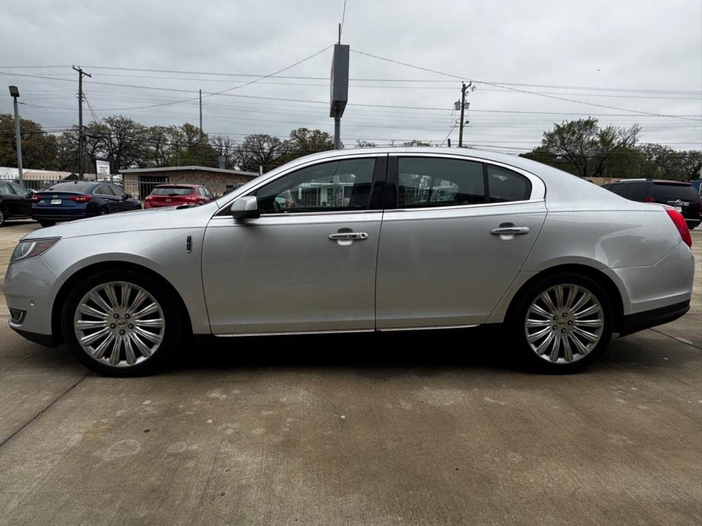 2013 SILVER LINCOLN MKS (1LNHL9DK0DG) with an 3.7L engine, Automatic transmission, located at 4415 NE 28th St., Haltom City, TX, 76117, (817) 222-9334, 0.000000, 0.000000 - Photo#3