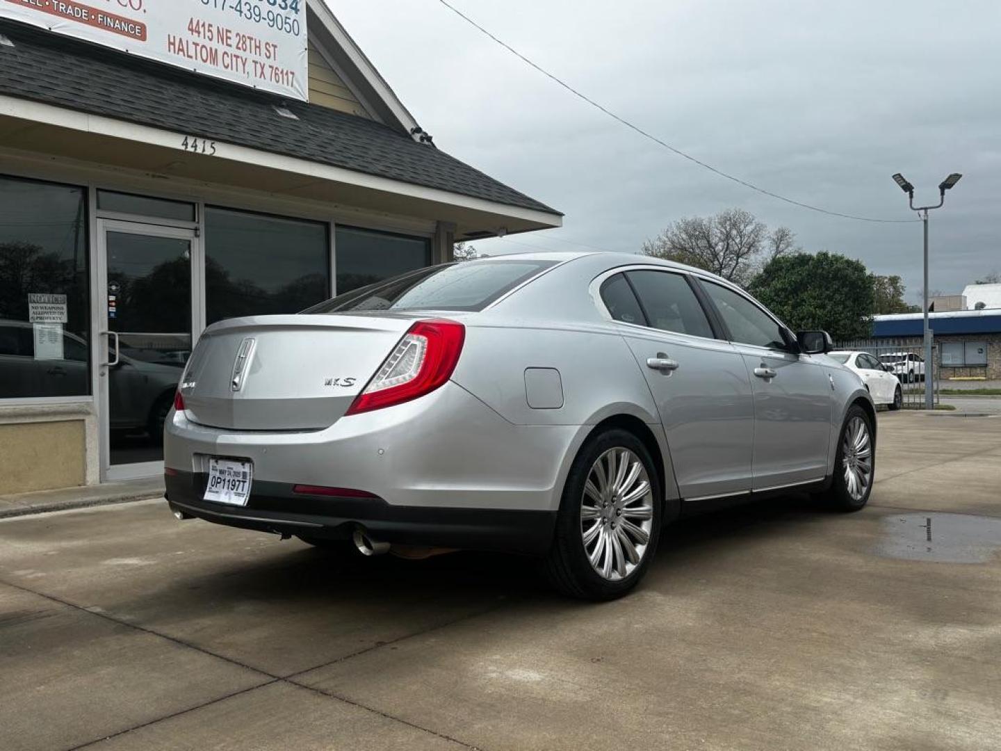 2013 SILVER LINCOLN MKS (1LNHL9DK0DG) with an 3.7L engine, Automatic transmission, located at 4415 NE 28th St., Haltom City, TX, 76117, (817) 222-9334, 0.000000, 0.000000 - Photo#5