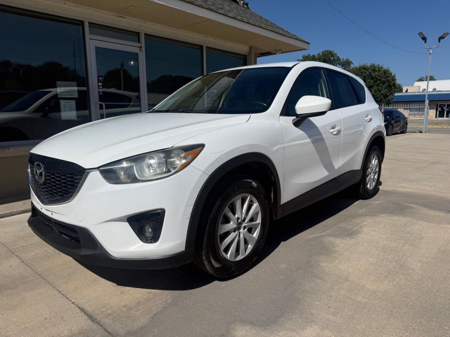 2013 WHITE MAZDA CX-5 TOURING (JM3KE2CE4D0) with an 2.0L engine, Automatic transmission, located at 4415 NE 28th St., Haltom City, TX, 76117, (817) 222-9334, 0.000000, 0.000000- Photo#0