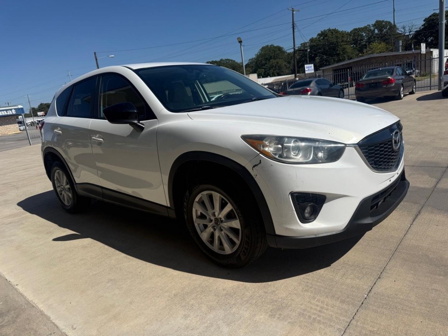 2013 WHITE MAZDA CX-5 TOURING (JM3KE2CE4D0) with an 2.0L engine, Automatic transmission, located at 4415 NE 28th St., Haltom City, TX, 76117, (817) 222-9334, 0.000000, 0.000000- Photo#1