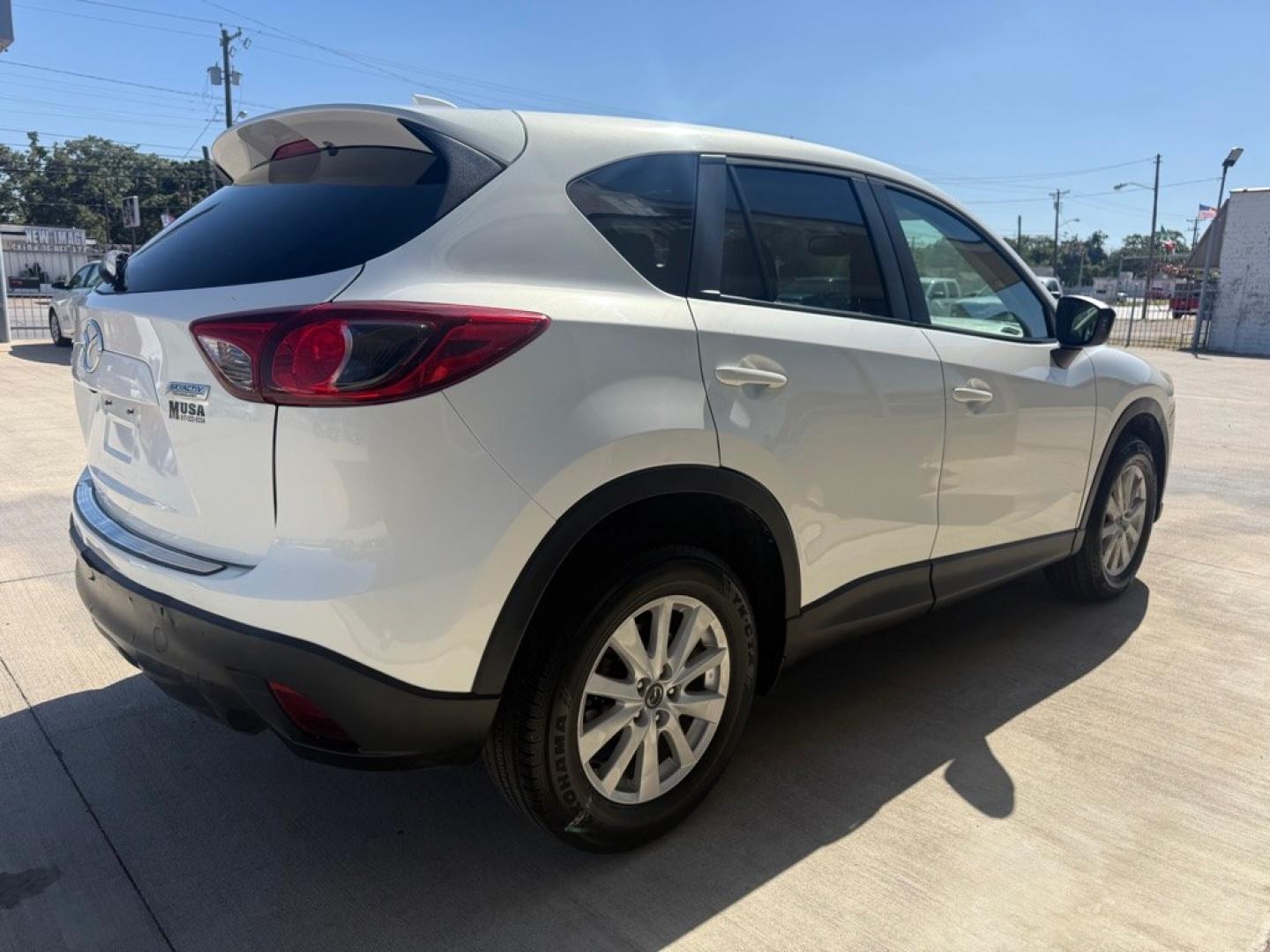 2013 WHITE MAZDA CX-5 TOURING (JM3KE2CE4D0) with an 2.0L engine, Automatic transmission, located at 4415 NE 28th St., Haltom City, TX, 76117, (817) 222-9334, 0.000000, 0.000000- Photo#2