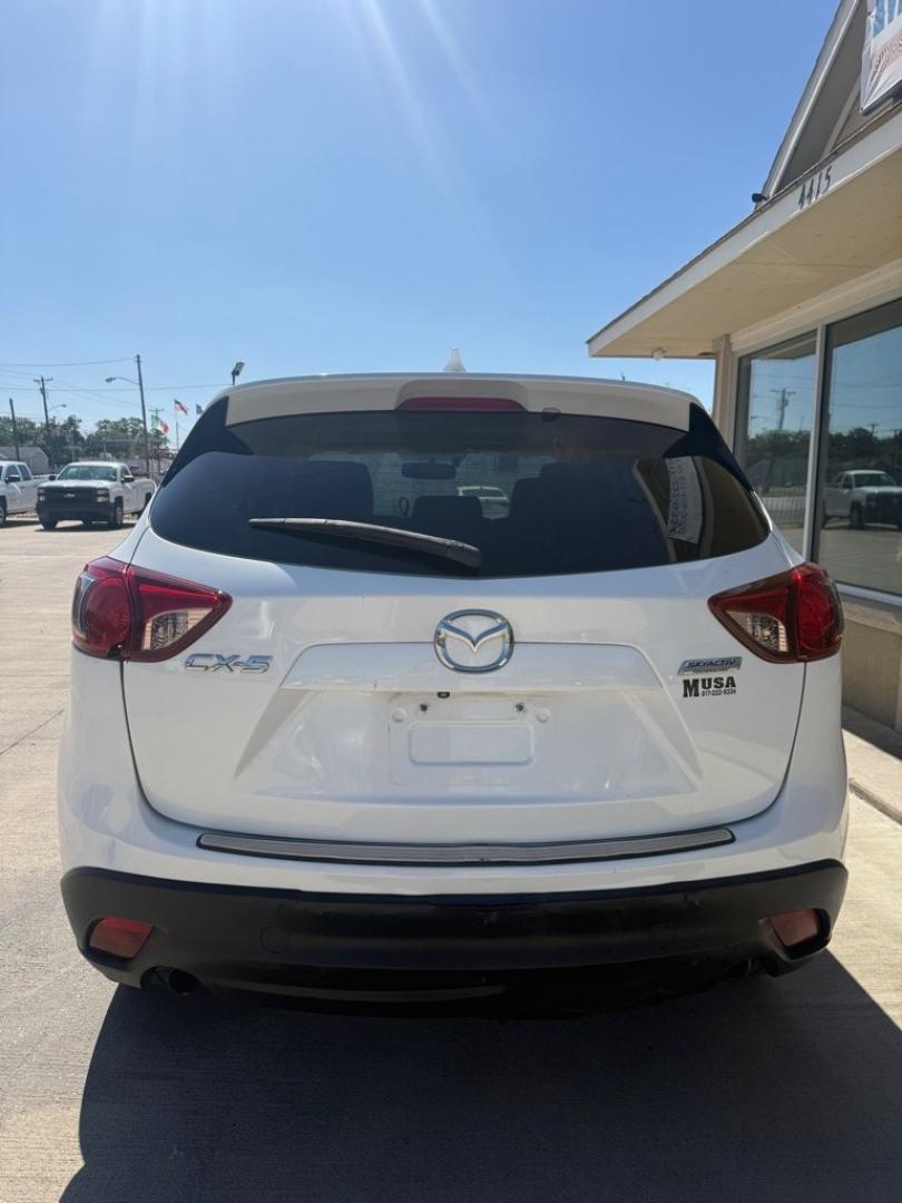 2013 WHITE MAZDA CX-5 TOURING (JM3KE2CE4D0) with an 2.0L engine, Automatic transmission, located at 4415 NE 28th St., Haltom City, TX, 76117, (817) 222-9334, 0.000000, 0.000000- Photo#4