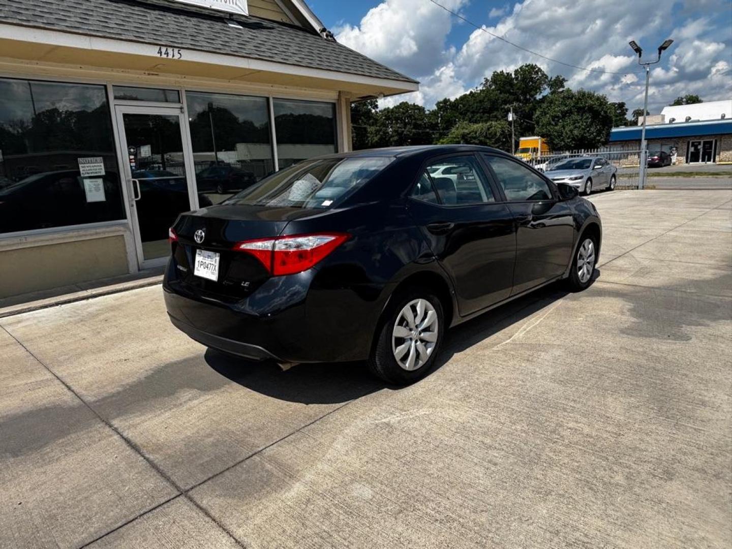 2015 BLACK TOYOTA COROLLA L (2T1BURHE9FC) with an 1.8L engine, Automatic transmission, located at 4415 NE 28th St., Haltom City, TX, 76117, (817) 222-9334, 0.000000, 0.000000 - Photo#3