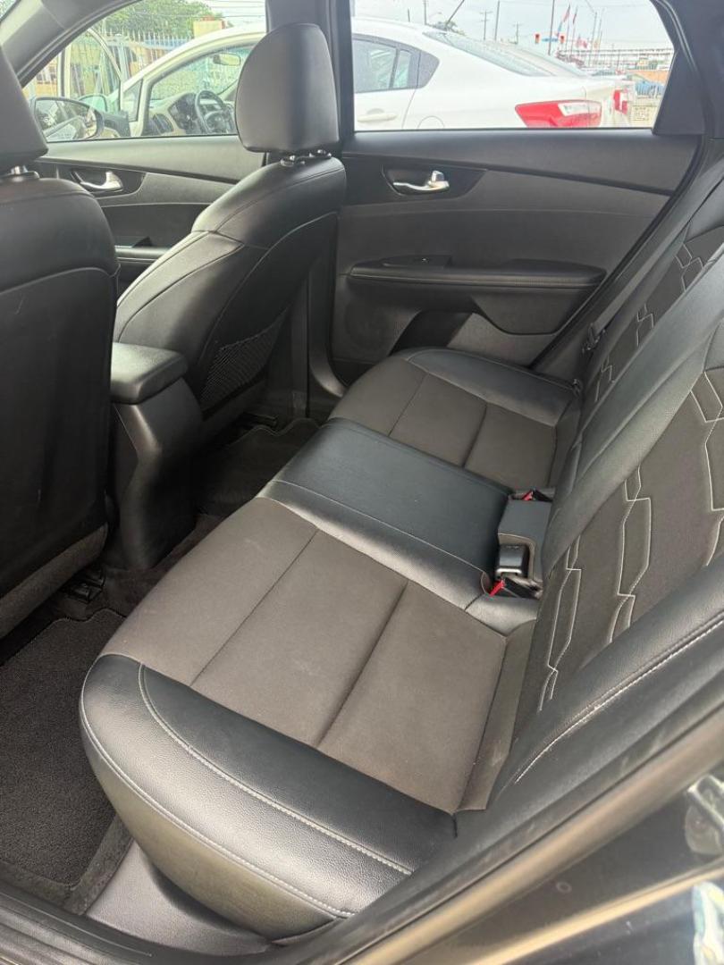 2021 GRAY KIA FORTE GT LINE (3KPF34AD3ME) with an 2.0L engine, Continuously Variable transmission, located at 4415 NE 28th St., Haltom City, TX, 76117, (817) 222-9334, 0.000000, 0.000000 - Photo#3