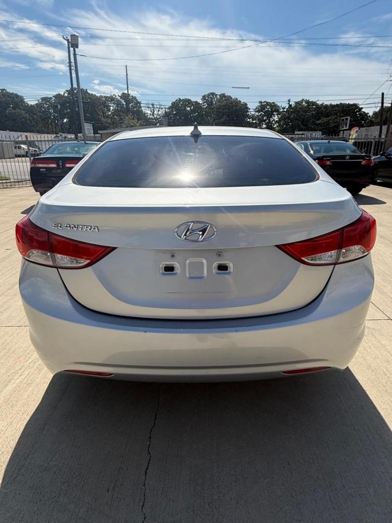 2012 SILVER HYUNDAI ELANTRA GLS (KMHDH4AE9CU) with an 1.8L engine, Automatic transmission, located at 4415 NE 28th St., Haltom City, TX, 76117, (817) 222-9334, 0.000000, 0.000000 - Photo#2