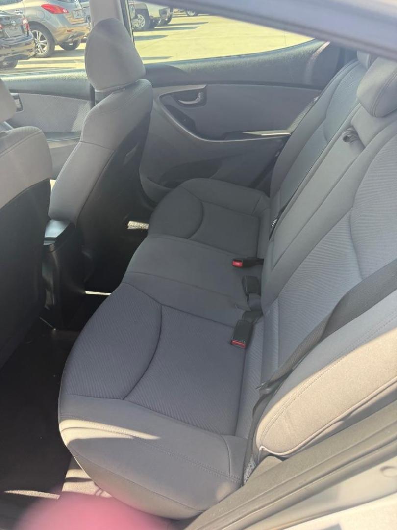 2012 SILVER HYUNDAI ELANTRA GLS (KMHDH4AE9CU) with an 1.8L engine, Automatic transmission, located at 4415 NE 28th St., Haltom City, TX, 76117, (817) 222-9334, 0.000000, 0.000000 - Photo#3