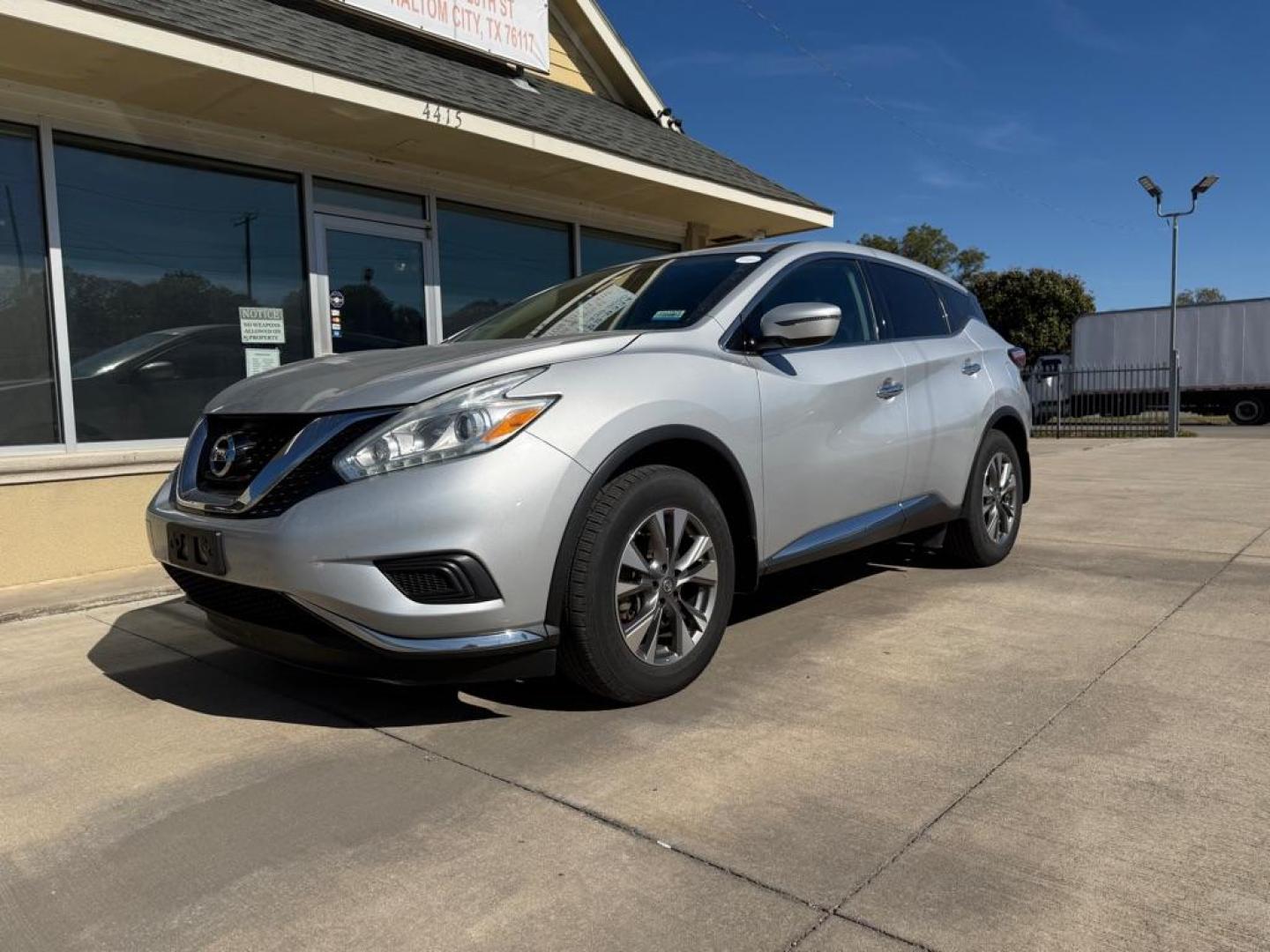 2017 SILVER NISSAN MURANO S (5N1AZ2MG2HN) with an 3.5L engine, Continuously Variable transmission, located at 4415 NE 28th St., Haltom City, TX, 76117, (817) 222-9334, 0.000000, 0.000000 - Photo#0