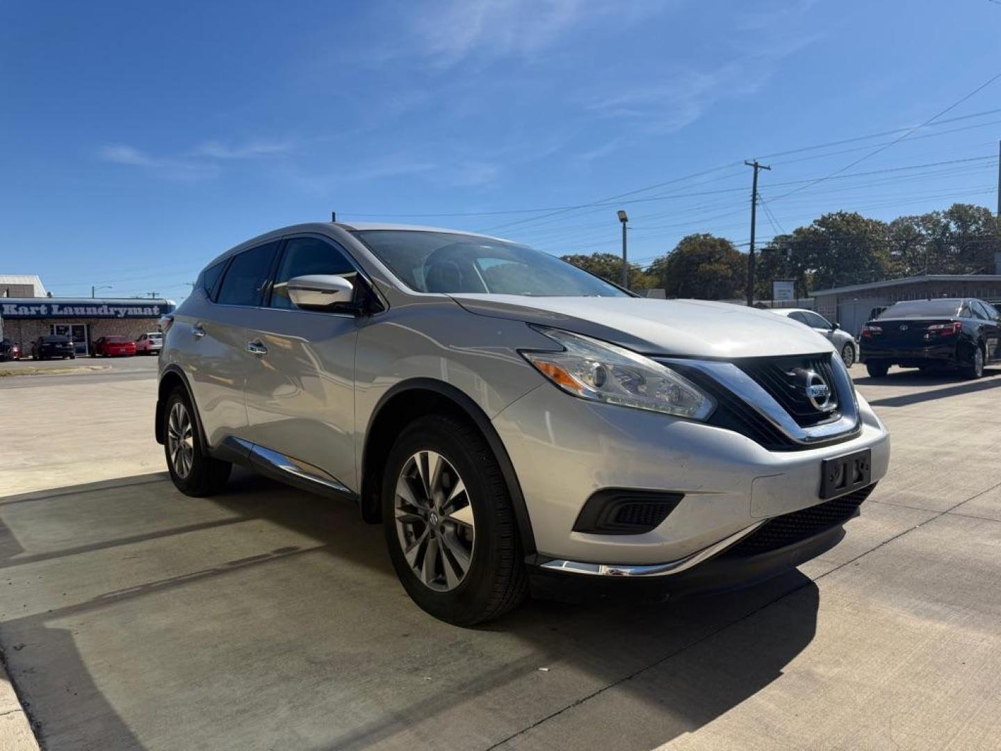 2017 SILVER NISSAN MURANO S (5N1AZ2MG2HN) with an 3.5L engine, Continuously Variable transmission, located at 4415 NE 28th St., Haltom City, TX, 76117, (817) 222-9334, 0.000000, 0.000000 - Photo#2