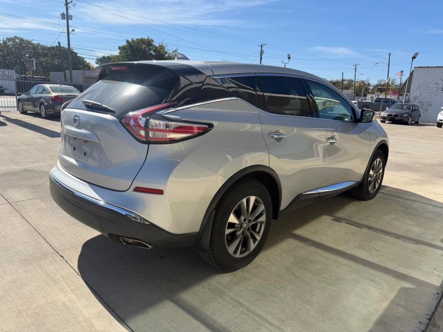 2017 SILVER NISSAN MURANO S (5N1AZ2MG2HN) with an 3.5L engine, Continuously Variable transmission, located at 4415 NE 28th St., Haltom City, TX, 76117, (817) 222-9334, 0.000000, 0.000000 - Photo#3