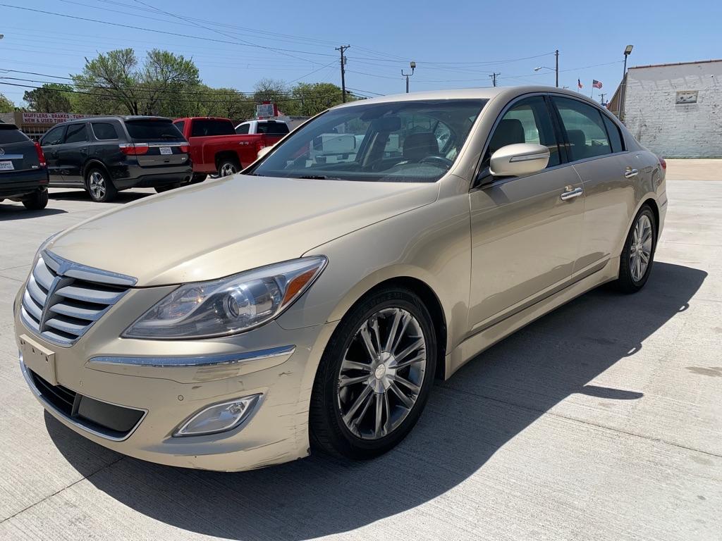photo of 2012 HYUNDAI GENESIS 4DR