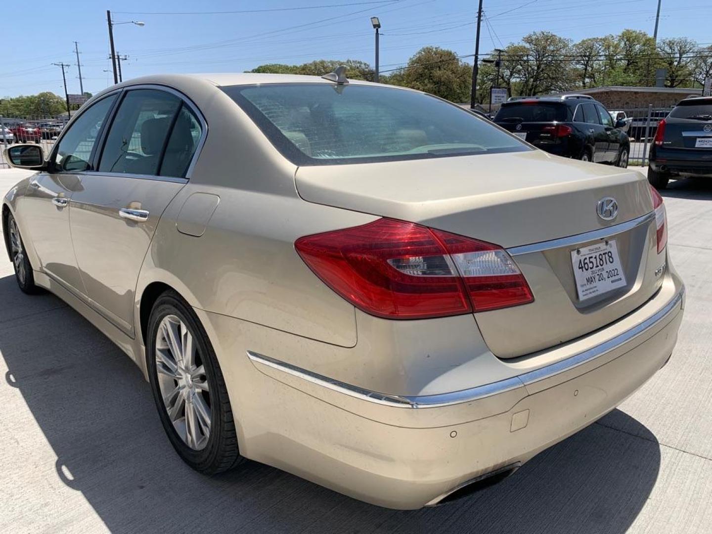 2012 GOLD HYUNDAI GENESIS 3.8L (KMHGC4DD2CU) with an 3.8L engine, Automatic transmission, located at 4415 NE 28th St., Haltom City, TX, 76117, (817) 222-9334, 0.000000, 0.000000 - Photo#3
