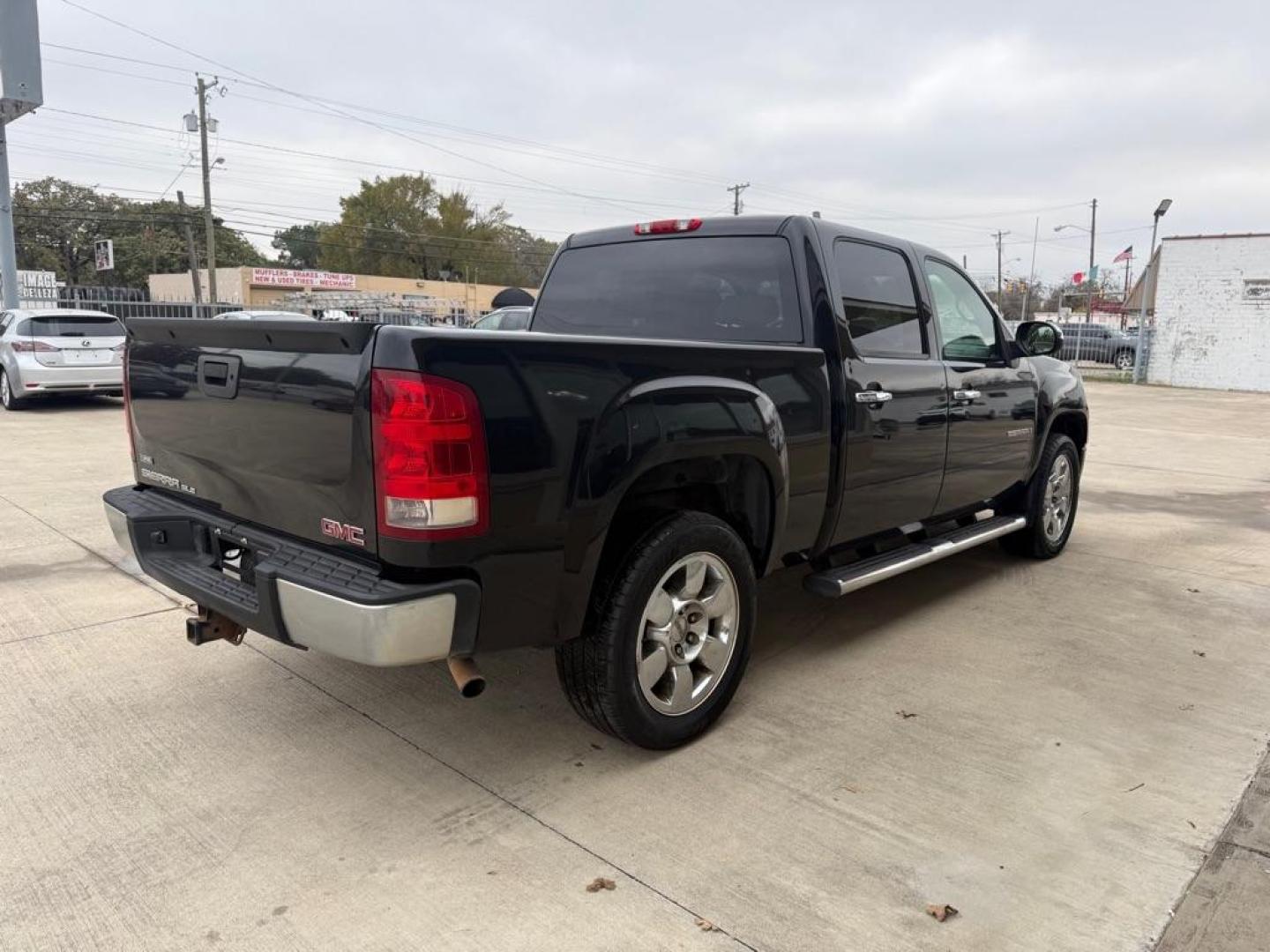 2009 BLACK GMC SIERRA 1500 SLE (3GTEC23069G) with an 5.3L engine, Automatic transmission, located at 4415 NE 28th St., Haltom City, TX, 76117, (817) 222-9334, 0.000000, 0.000000 - Photo#3