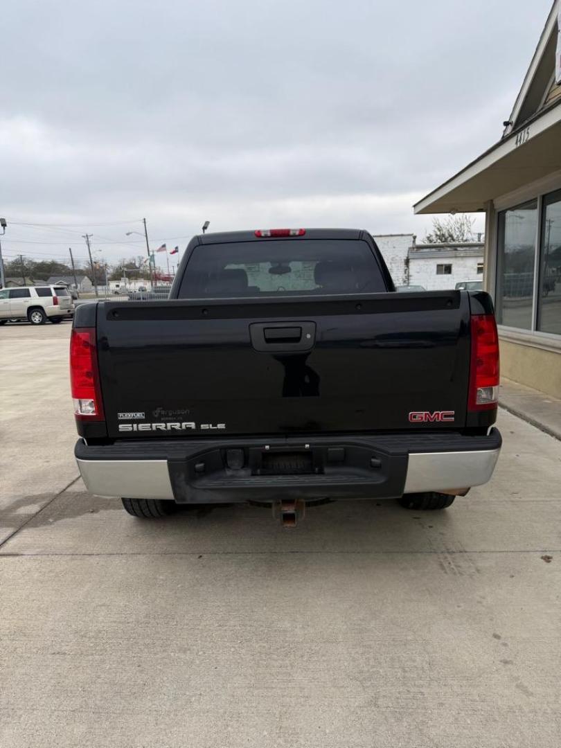 2009 BLACK GMC SIERRA 1500 SLE (3GTEC23069G) with an 5.3L engine, Automatic transmission, located at 4415 NE 28th St., Haltom City, TX, 76117, (817) 222-9334, 0.000000, 0.000000 - Photo#4